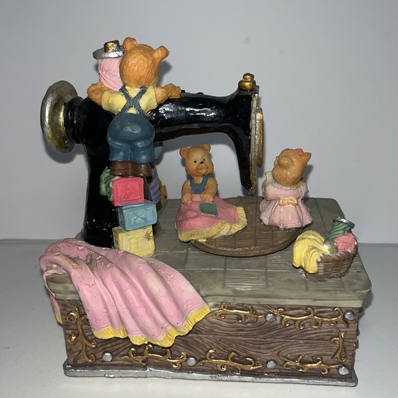 Vintage Sankyo Musical Bears On Sewing Machine Animated Music Box Collectible - Picture 6 of 9